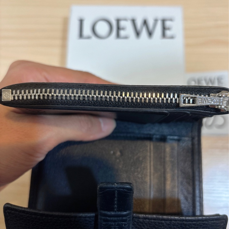 LOEWE 羅威 三摺短夾 (黑色) Small Vertical Wallet-6