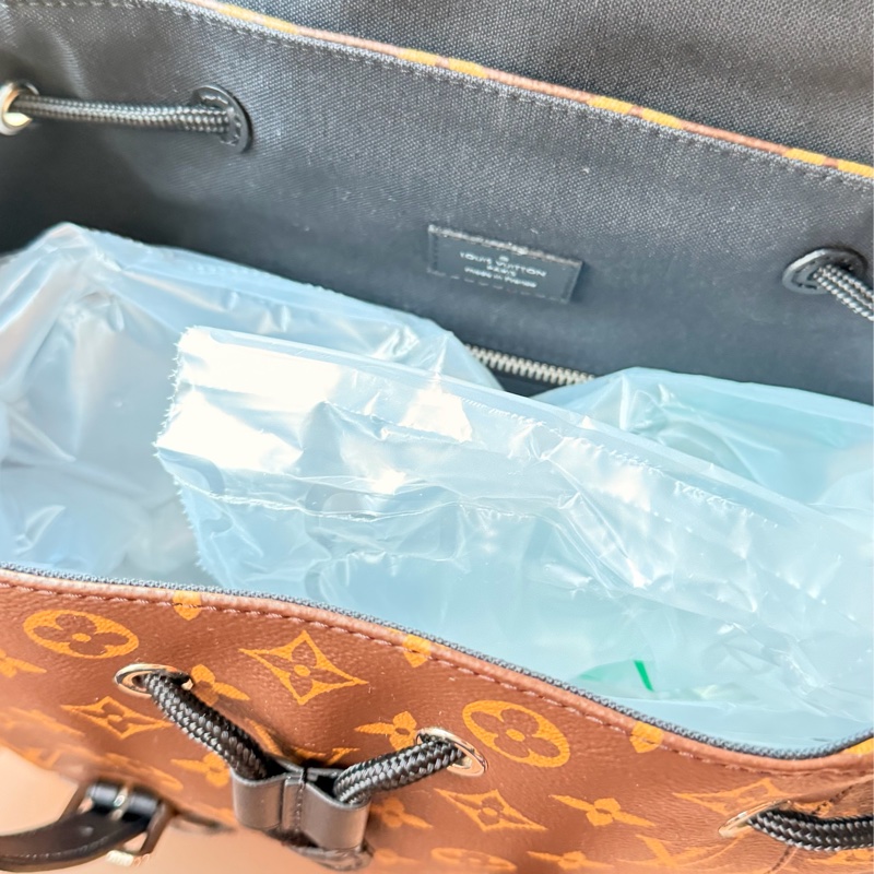 LV官網購入 ，發票證明都在 沒背過 保存很好-2