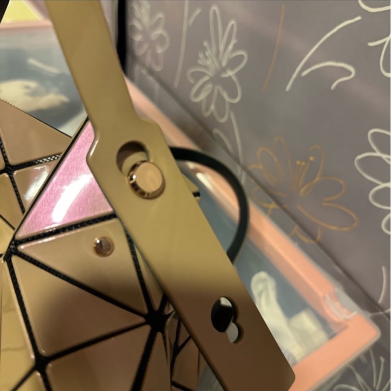 三宅一生鑽石包米色-11