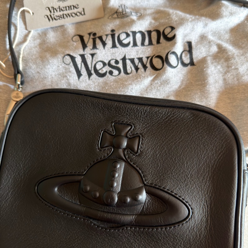 Vivienne Westwood 土星牛皮相機包-1
