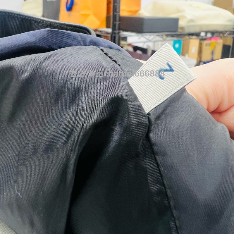 💗香緹國際精品💗 Moncler 羽絨外套 閒置未穿過 碼數2-7