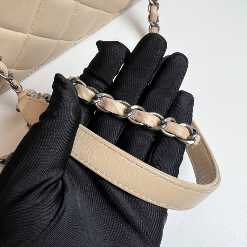 CHANEL 浮雕雙C相機包 米拚黑 23開-7