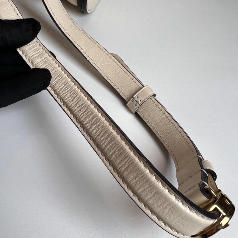 LV 白金牛皮PONT9斜肩包-10