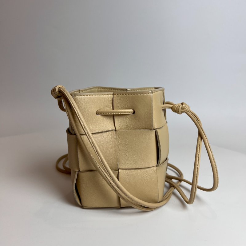 BV 膚色大編織水桶包MINI 尺寸9*13*9cm 附屬品:無 FJ022-0