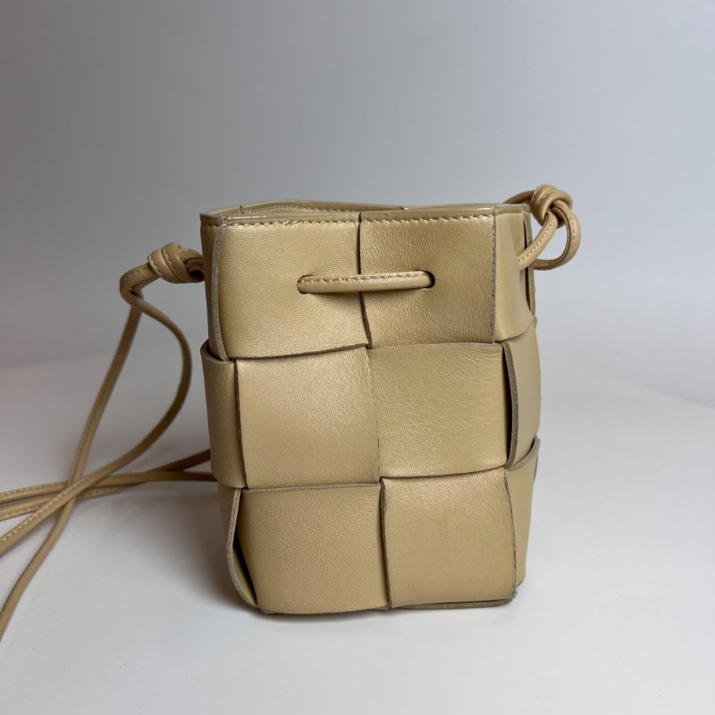 BV 膚色大編織水桶包MINI 尺寸9*13*9cm 附屬品:無 FJ022-1