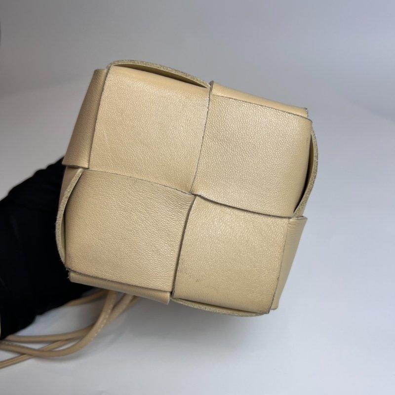 BV 膚色大編織水桶包MINI 尺寸9*13*9cm 附屬品:無 FJ022-4