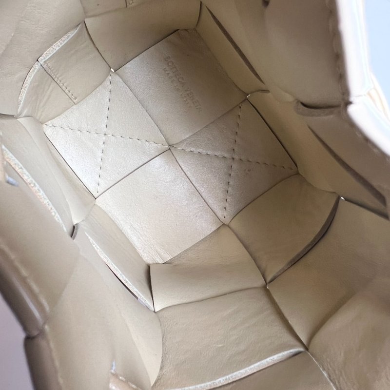 BV 膚色大編織水桶包MINI 尺寸9*13*9cm 附屬品:無 FJ022-5