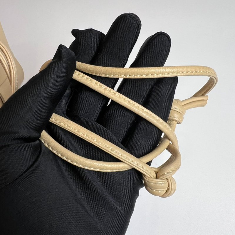 BV 膚色大編織水桶包MINI 尺寸9*13*9cm 附屬品:無 FJ022-7