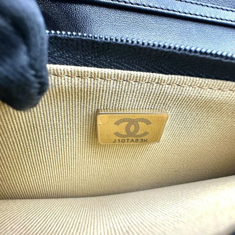 【美收精品】CHANEL 香奈兒經典雙C菱格紋小羊皮LOGO鏈帶手斜背包(黑色) B-958【隔月月中將轉賣至日本 上架期限30天】-12