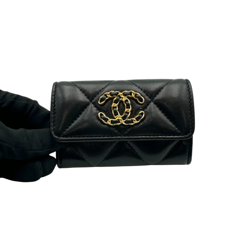 【美收精品】CHANEL 菱格紋小羊皮翻蓋卡片夾(黑色) B-959【隔月月中將轉賣至日本 上架期限30天】-0