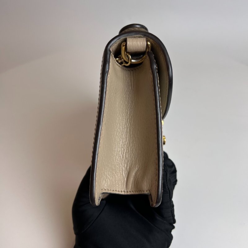 GUCCI燕麥奶老花金扣金鍊包-3