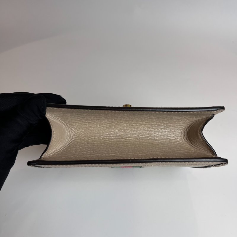 GUCCI燕麥奶老花金扣金鍊包-4