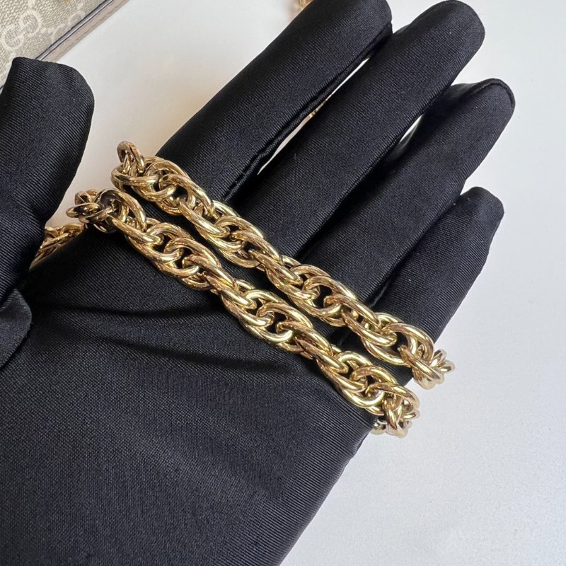 GUCCI燕麥奶老花金扣金鍊包-8