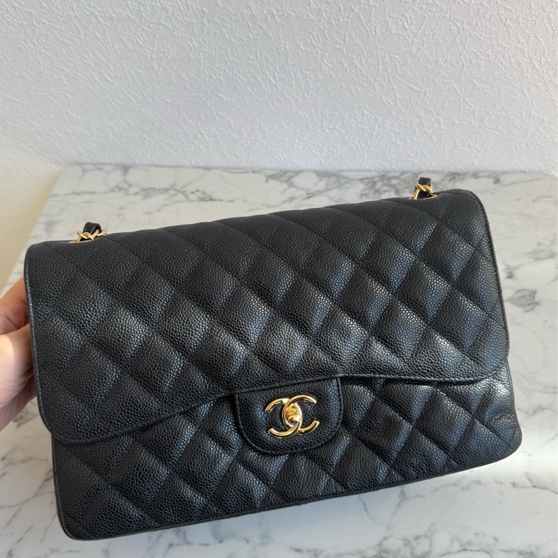 Chanel黑色荔枝金雙C jumbo 價格甜到爆✨-0