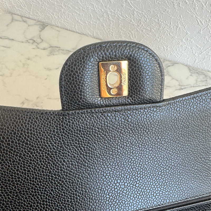 Chanel黑色荔枝金雙C jumbo 價格甜到爆✨-20