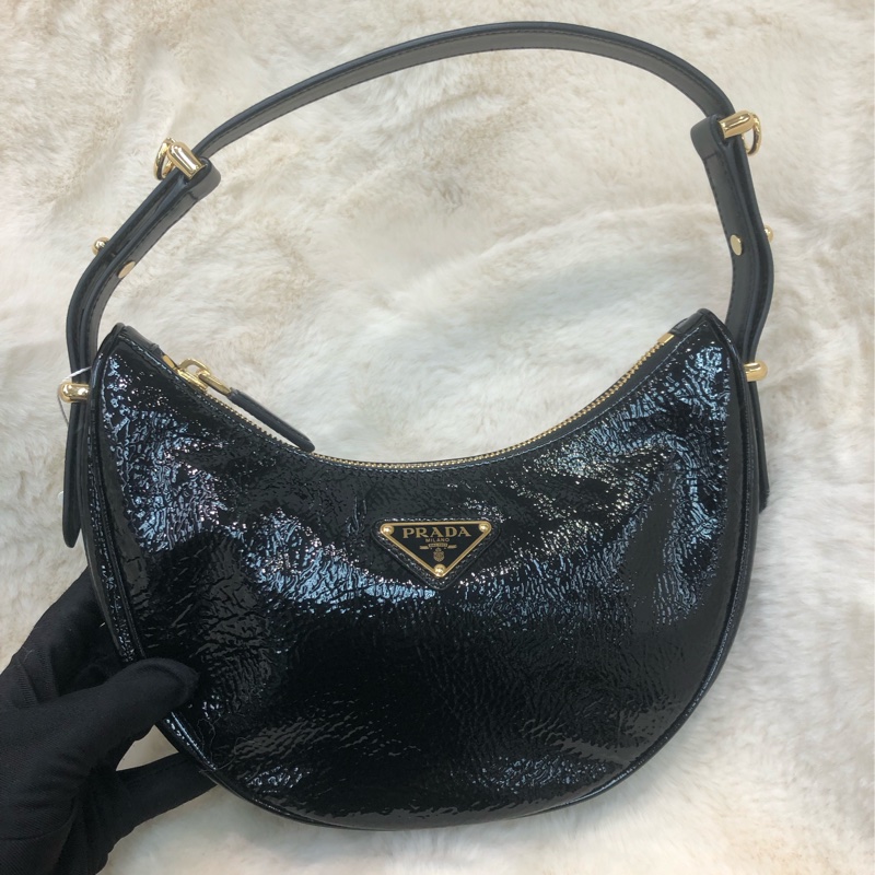 Prada 油蠟皮 金扣 Hobo 月亮 腋下包 XB902-1
