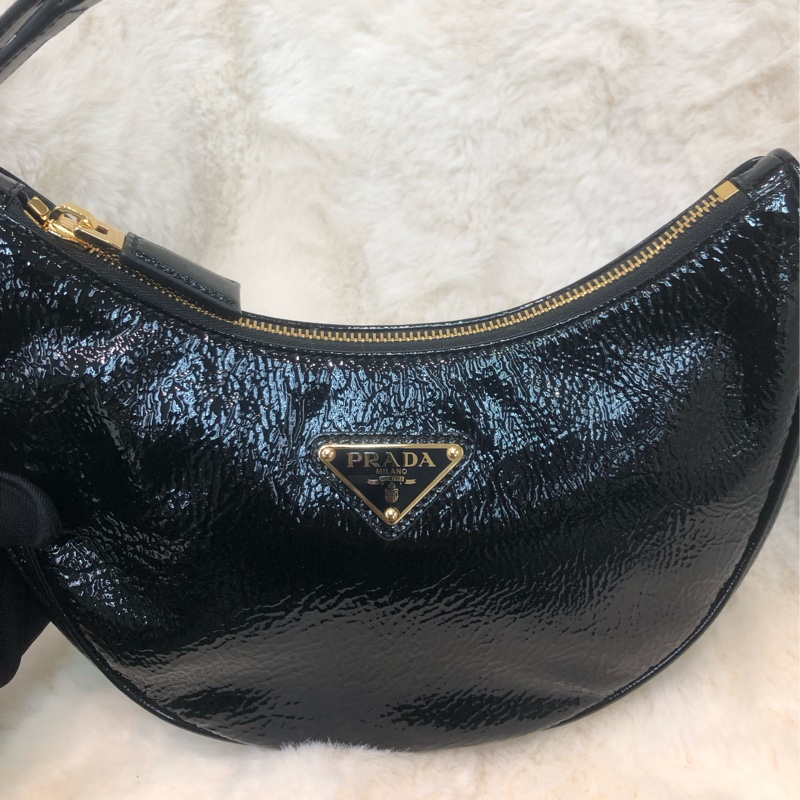 Prada 油蠟皮 金扣 Hobo 月亮 腋下包 XB902-6