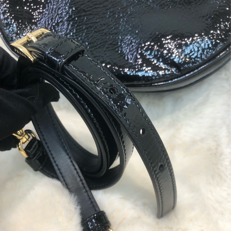 Prada 油蠟皮 金扣 Hobo 月亮 腋下包 XB902-10
