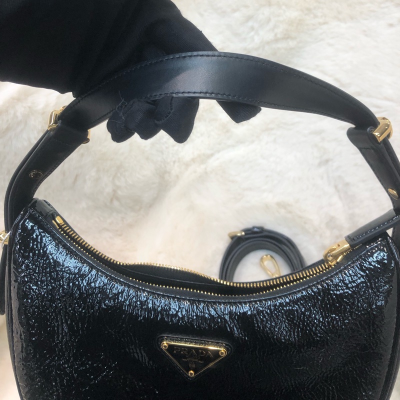 Prada 油蠟皮 金扣 Hobo 月亮 腋下包 XB902-18