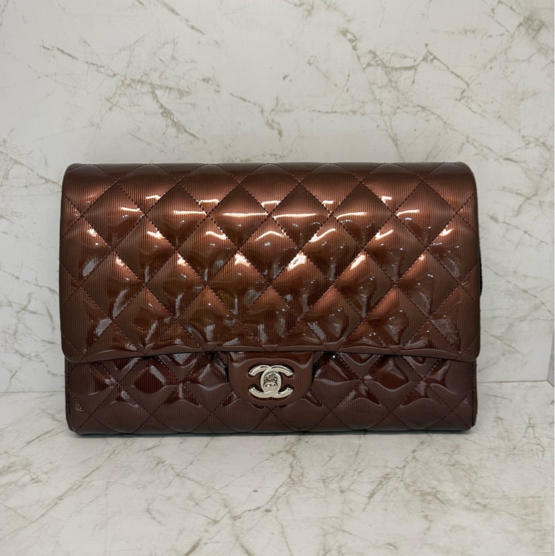 CHANEL漆皮酒紅金釦菱格紋翻蓋鍊包/16-0