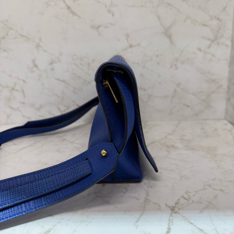 LOEWE 藍色翻蓋側背包-2