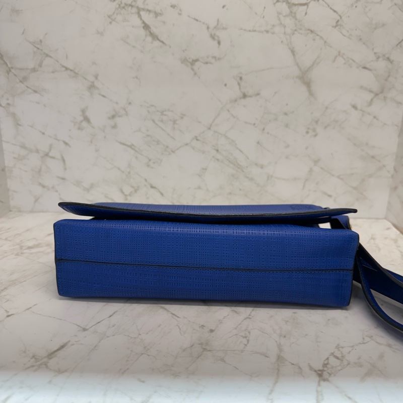 LOEWE 藍色翻蓋側背包-4