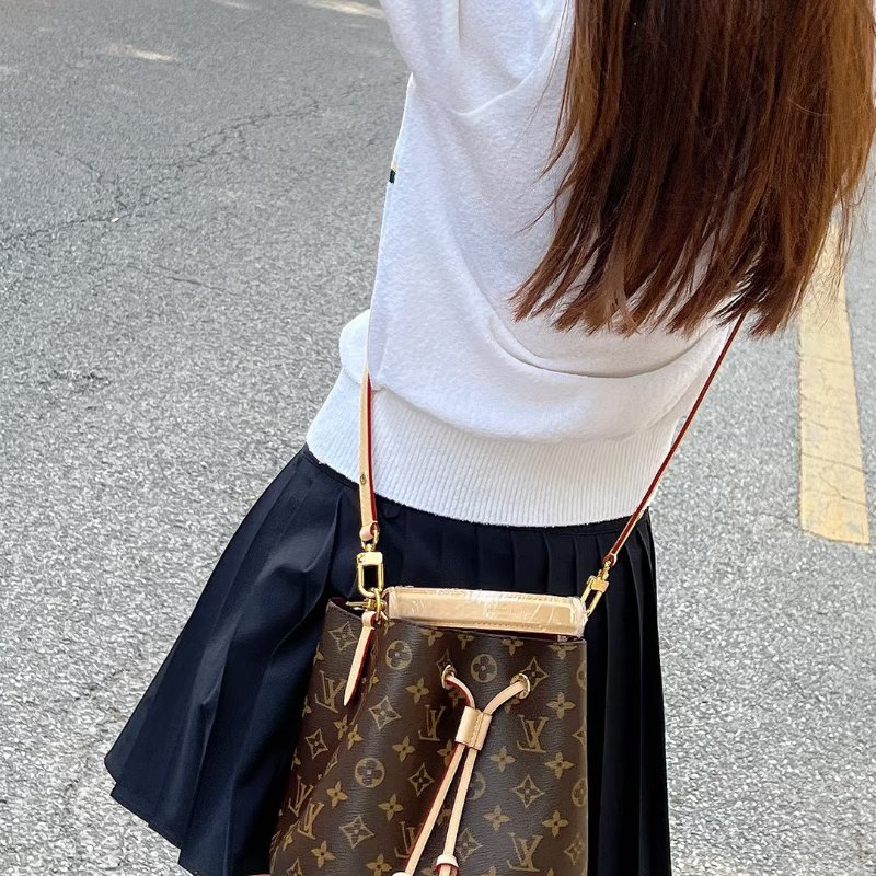 LOUIS VUITTON Neonoe BB 水桶包-8