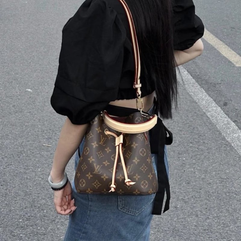 LOUIS VUITTON Neonoe BB 水桶包-9