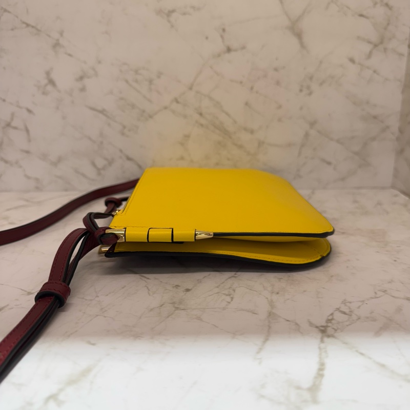 LOEWE酒紅拼黃三層拉鍊側背包-3