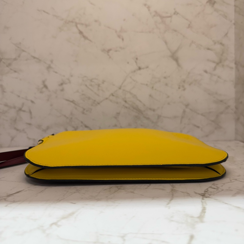 LOEWE酒紅拼黃三層拉鍊側背包-4