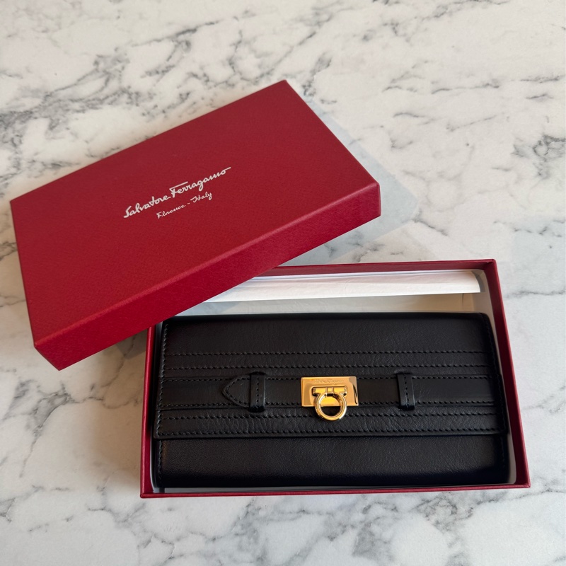 Ferragamo 黑皮革玫瑰金釦式長夾-0