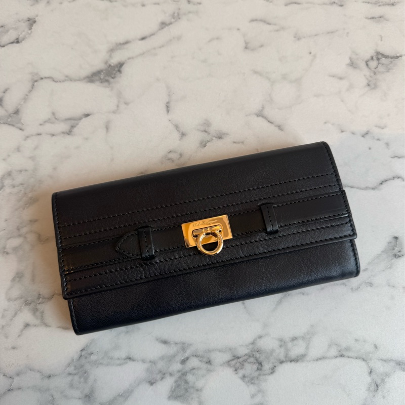 Ferragamo 黑皮革玫瑰金釦式長夾-1