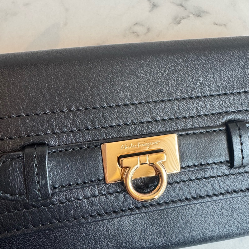 Ferragamo 黑皮革玫瑰金釦式長夾-8