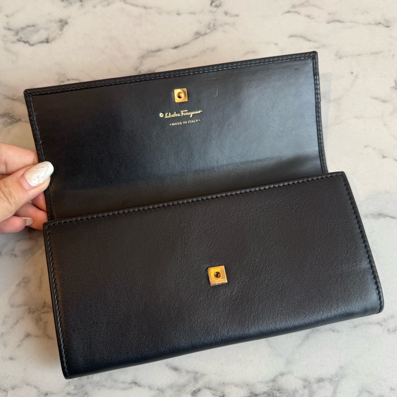 Ferragamo 黑皮革玫瑰金釦式長夾-9