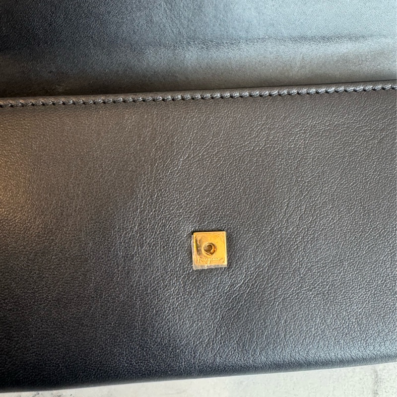 Ferragamo 黑皮革玫瑰金釦式長夾-13