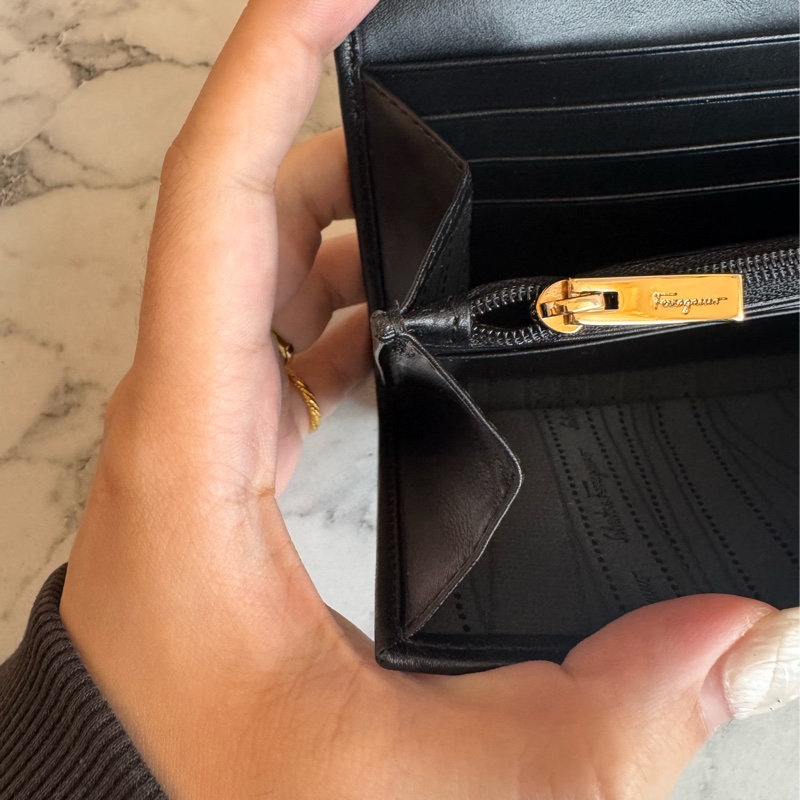 Ferragamo 黑皮革玫瑰金釦式長夾-16