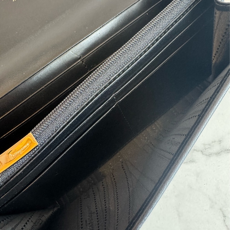 Ferragamo 黑皮革玫瑰金釦式長夾-20