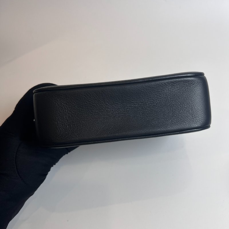 BALENCIAGA 608653 黑相機手提肩背包-4