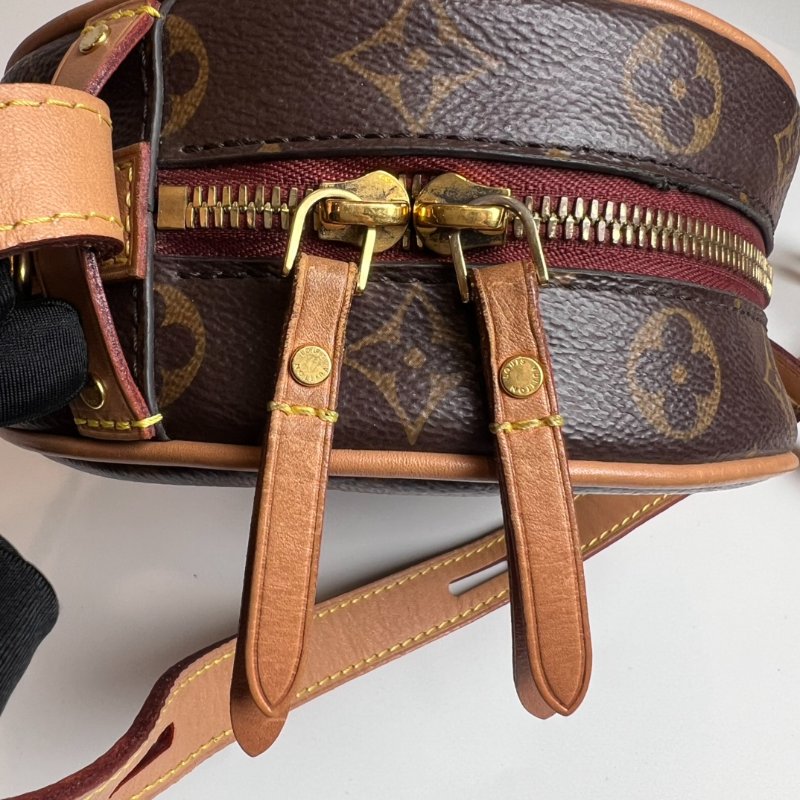 LV CHAPEAU SOUPLE PM 圓餅斜肩包-6