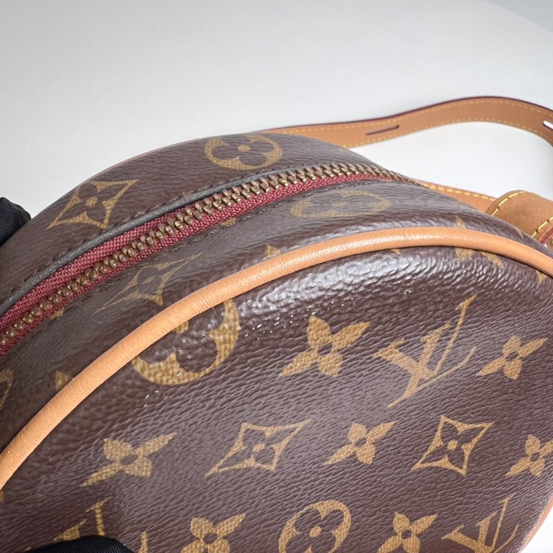LV CHAPEAU SOUPLE PM 圓餅斜肩包-7