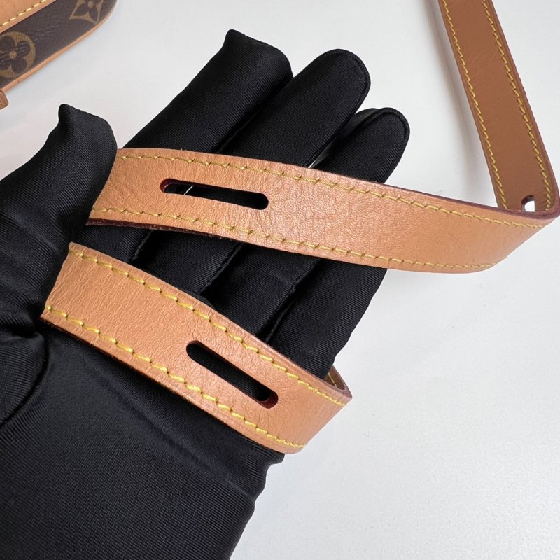 LV CHAPEAU SOUPLE PM 圓餅斜肩包-8