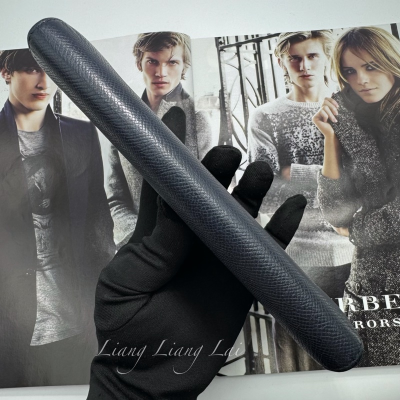 BURBERRY荔枝紋小牛皮深藍色對開長夾-18