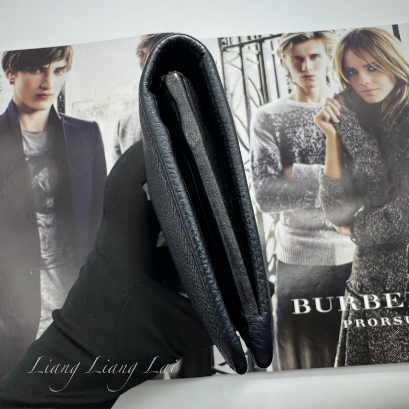 BURBERRY荔枝紋小牛皮深藍色對開長夾-19