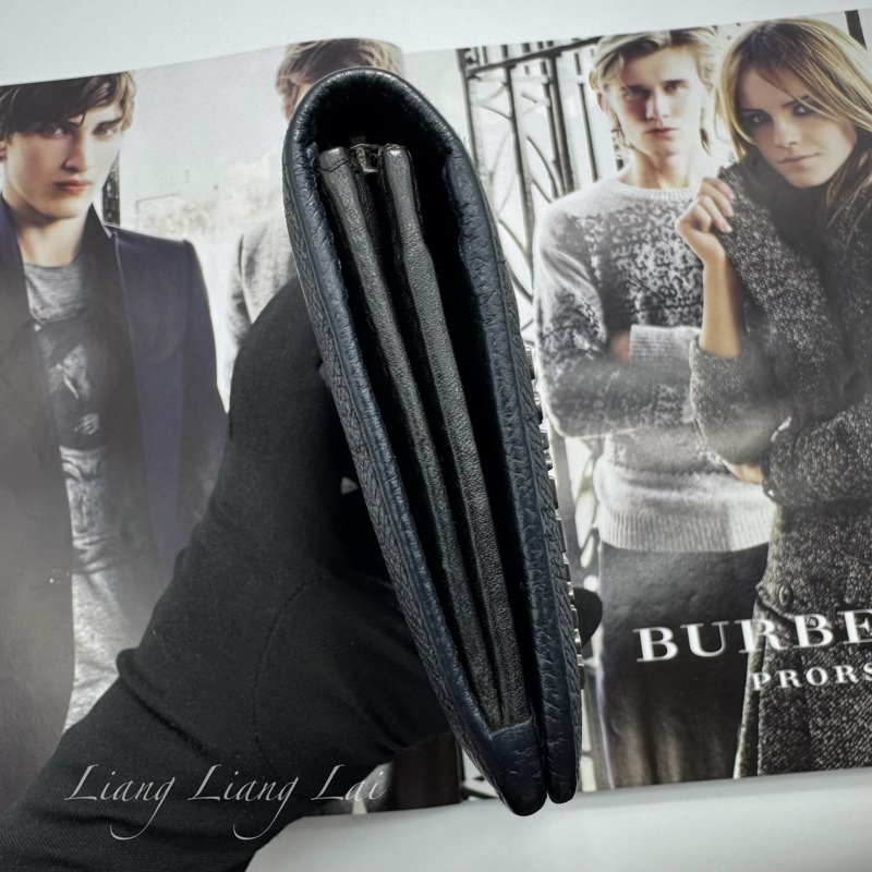 BURBERRY荔枝紋小牛皮深藍色對開長夾-20
