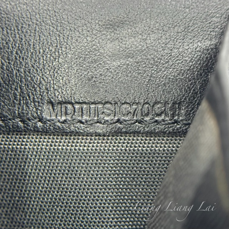 BURBERRY荔枝紋小牛皮深藍色對開長夾-27