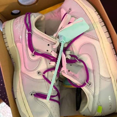 Off-White × Nike Dunk Low “Lot 21 of 50”。  第21號