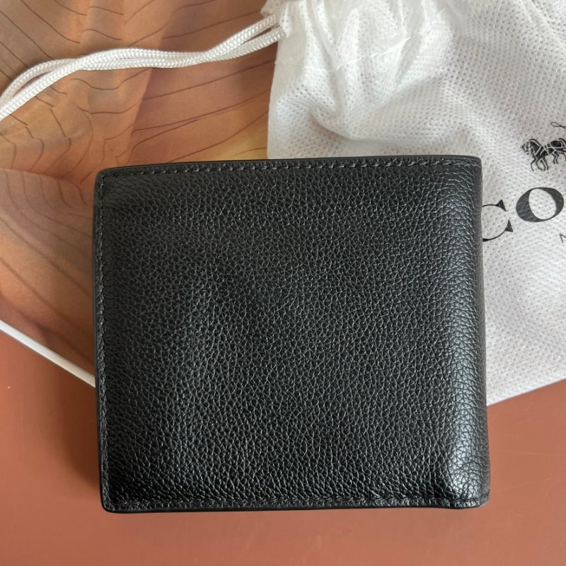 ::COACH:: 低調全黑皮革男士對開短夾 內零錢袋-1