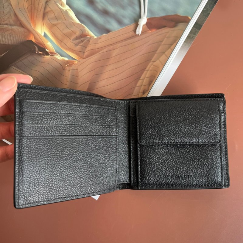 ::COACH:: 低調全黑皮革男士對開短夾 內零錢袋-2