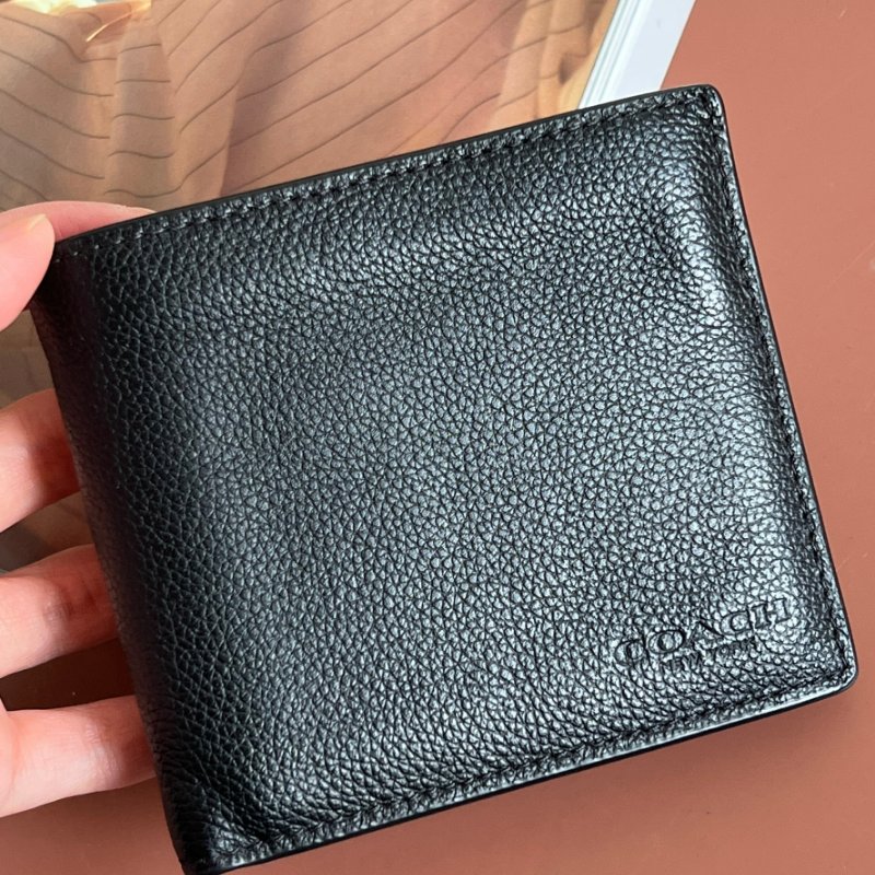 ::COACH:: 低調全黑皮革男士對開短夾 內零錢袋-5