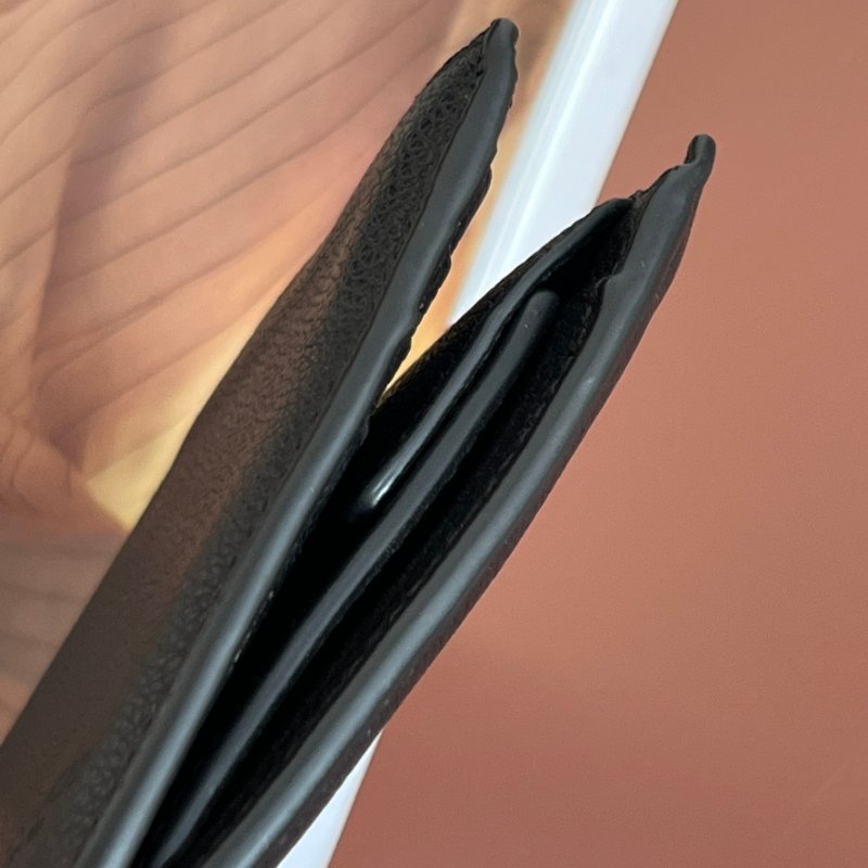 ::COACH:: 低調全黑皮革男士對開短夾 內零錢袋-8